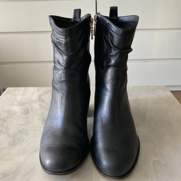 Dionella Black Leather booties - Picture 7 of 15